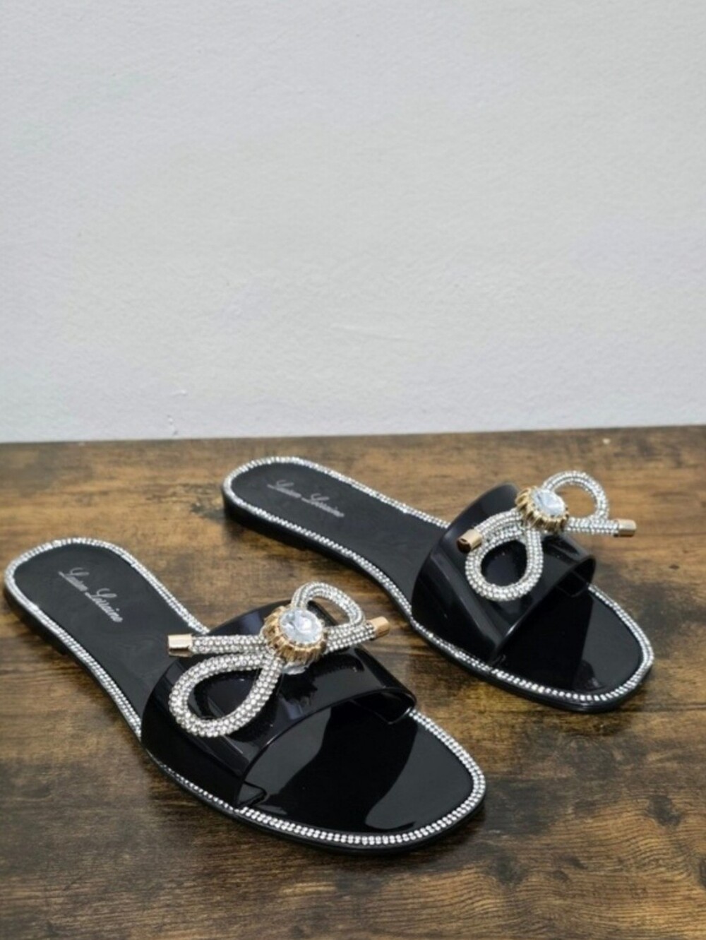 Lauren Lorraine Breeze Black Silver Gold Rhinestone Bow Jelly Slide Sandal 8